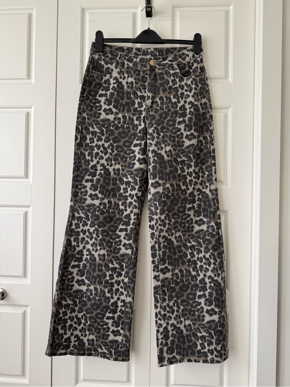 Frank Lyman Leopard Wide Leg Jeans - Size M
